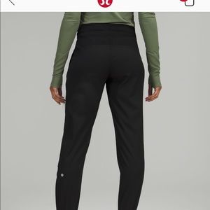 size 6 mid rise lulu joggers barely worn